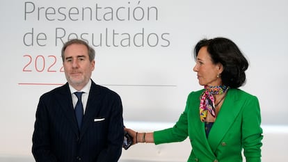 MADRID, 02/02/2023.- La presidenta del Banco Santander, Ana Botín (d), y el consejero delegado, Héctor Grisi (i), anuncian los resultados del año 2022, este jueves en Madrid.