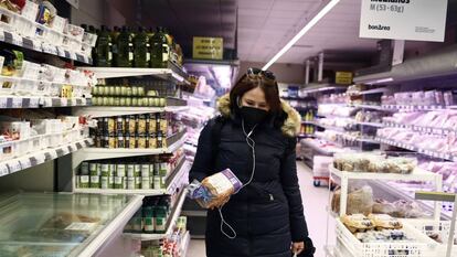 La subida de precios de los alimentos llega al lineal y vuelve a tensionar la cadena