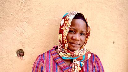 Mabel Peter, refugiada camerunesa víctima del planchado de senos, fotografiada el 1 de junio en Abuya (Nigeria).