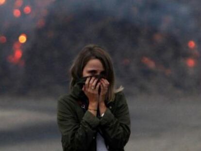 Nueve incendios aún amenazan núcleos de población y las situaciones más complicadas se trasladan a la provincia de Ourense