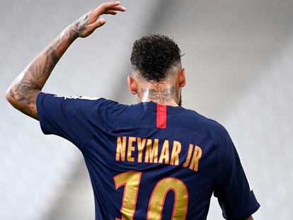 Neymar durante un partido de la liga francesa, en julio de 2020.