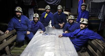 Los siete mineros que se mantienen encerrados en el corazón de una mina del municipio berciano de Santa Cruz del Sil (León).