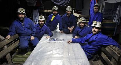 Los siete mineros que se mantienen encerrados en el corazón de una mina del municipio berciano de Santa Cruz del Sil (León).