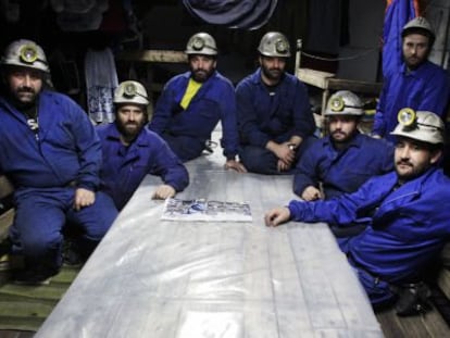 Los siete mineros que se mantienen encerrados en el corazón de una mina del municipio berciano de Santa Cruz del Sil (León).