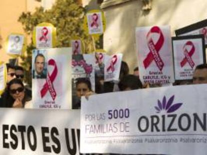 Trabajadores de Orizonia durante una concentración en Palma para protestar contra el desmantelamiento del grupo turístico. EFE/Archivo