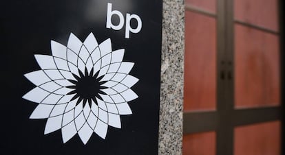 Entrada de las oficinas centrales de la petrolera BP en Londres.