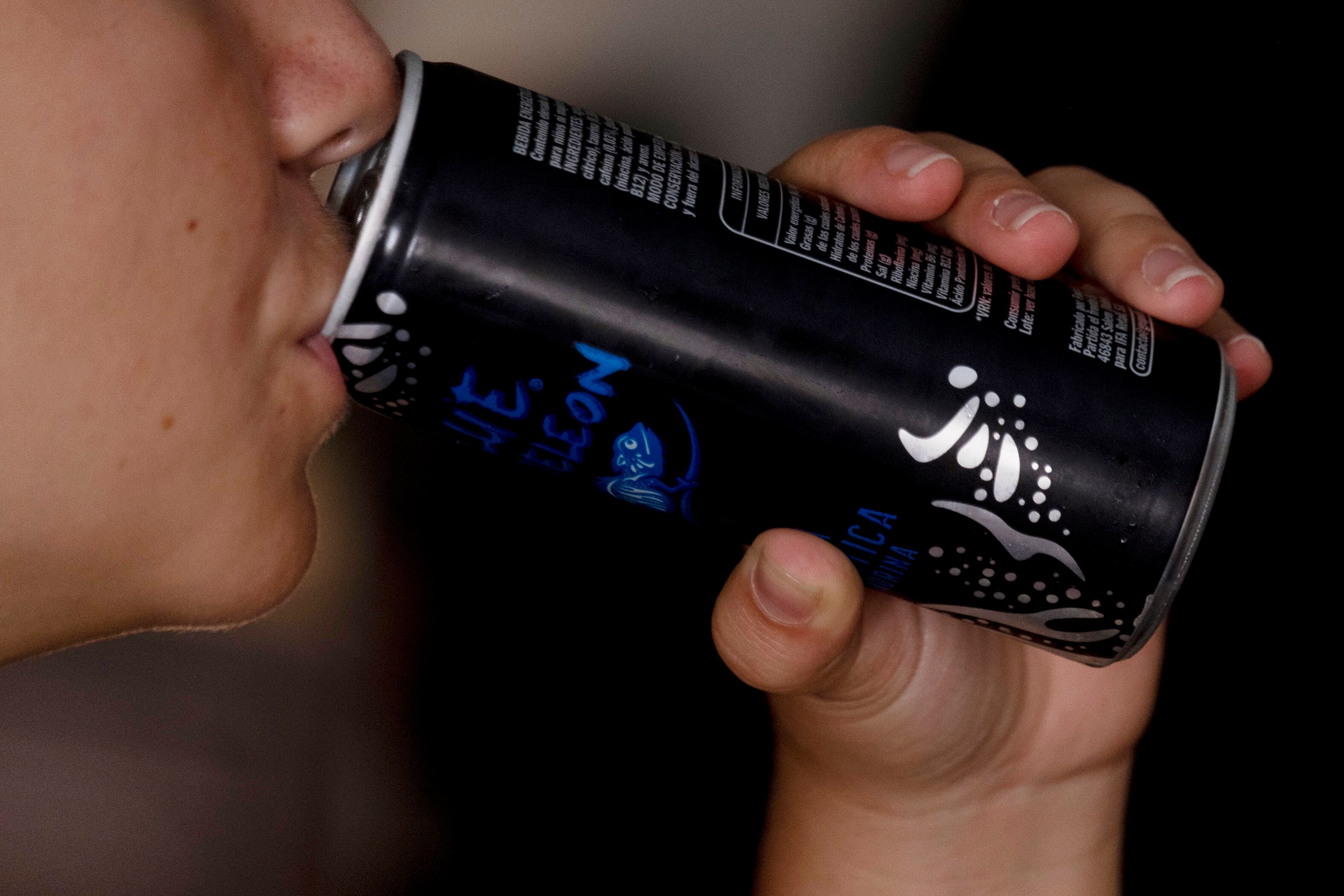 Consumo limita vendita bevande energetiche a minori di 16 anni e a quelle con alto caffeina fino a 18
