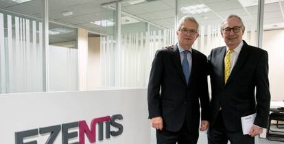 Guillermo Fernández-Vidal, presidente de Ezentis, y Luis Solana, su antecesor.