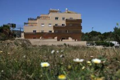 Conjunto residencial de Torremolinos (Málaga), ocupado por varias familias al estar vacíos los veintinueve apartamentos a raíz de que la promotora del inmueble se encuentra en concurso de acreedores. EFE/Archivo