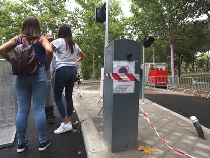 Nuevas barreras para regular el aparcamiento en la Universidad Complutense