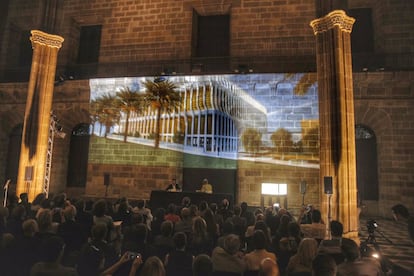 Proyección de la maqueta del Hermitage en la Llotja de Mar.