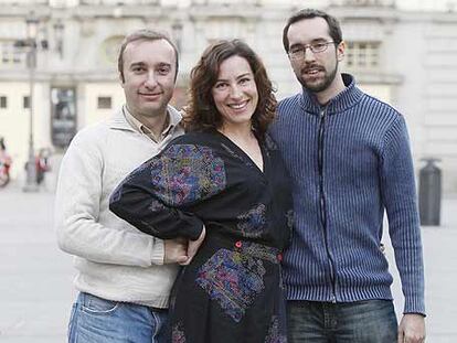 Lucina Gil, entre San Román (izquierda) y Enrique Gato.