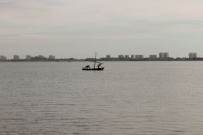 Pescadores en la Albufera de Valencia.