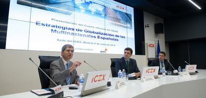  Xavier Mendoza, profesor de ESADEy director del OEME, Francisco Javier Garz&oacute;n, consejero delegado de ICEX, y Cayetano Soler, socio de PwC