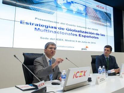  Xavier Mendoza, profesor de ESADEy director del OEME, Francisco Javier Garz&oacute;n, consejero delegado de ICEX, y Cayetano Soler, socio de PwC