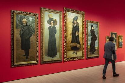 Quatre de les obres d'Antoni Fabrés que li dedica el MNAC. A l'esquerra, un autoretrat seu del 1920.