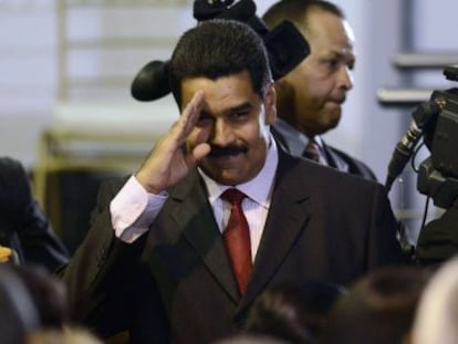 Nicol&aacute;s Maduro saluda tras ser designado vicepresidente por Hugo Ch&aacute;vez, el jueves en Caracas.
 