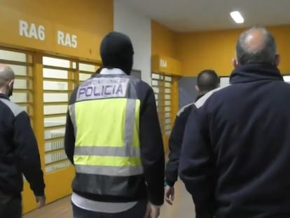 Policía Nacional e Instituciones Penitenciarias, en el Centro Penitenciario de Murcia II