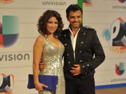 El comediante mexicano Eugenio Derbez, nominado al galardón de Mejor Actor en Premios Platino por "No se aceptan devoluciones" ( 2013), junto a su esposa Alessandra Rosaldo. EFE/Archivo