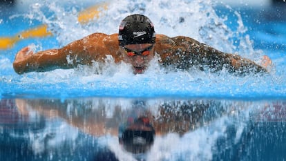 El nadador estadounidense Caeleb Dressel, en la prueba de 100 metros mariposa masculina del Centro Acuático de Tokio.