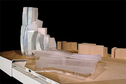 Maqueta del edificio proyectado por el arquitecto Frank Gehry junto a la estación de la Sagrera.