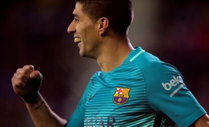 Luis Suárez celebra un gol ante el Eibar.