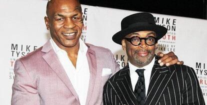 De izquierda a derecha, Mike Tyson y Spike Lee. 