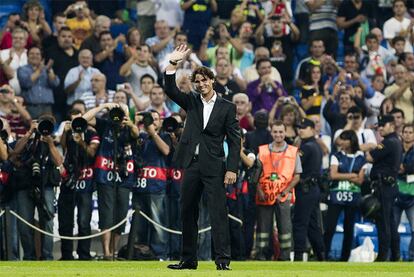 Nadal, sobre el césped del Bernbeéu, instantes antes del inicio del partido entre el Real Madrid y el Ajax.