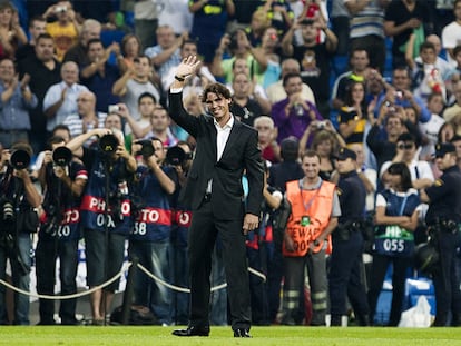 Nadal, sobre el césped del Bernbeéu, instantes antes del inicio del partido entre el Real Madrid y el Ajax.