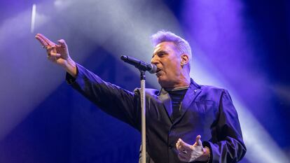 El cantante Loquillo durante su concierto en el Festival Actual, en el Palacio de los Deportes de Logroño, el pasado mes de enero.