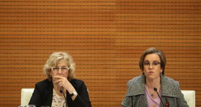 La alcaldesa de Madrid, Manuela Carmena, y la socialista, Purificación Causapié.