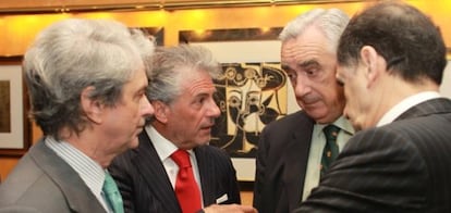 Eduardo Montes, presidente de Unesa, Enrique García Candelas, director general del Banco Santander, y Marcos Peña, presidente del CES.