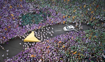 Manifestants a l'avinguda Meridiana a la Diada del 2015.