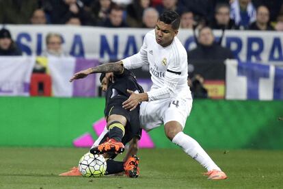 Casemiro derriba a Trémoulinas