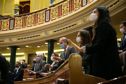 Diputados de la oposición protestan para rechazar la tramitación de conocida como 'ley Celaá' la semana pasada en el Congreso.