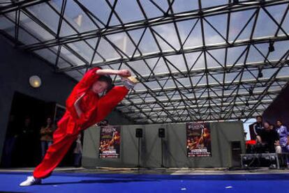 Exhibicion en Casa Asia de kung- fu de las monjas de Yongtai y los monjes Shaolin del nuevo espectáculo 'Loto y espada'.