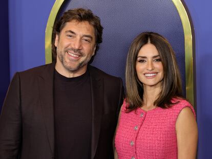LOS ANGELES, CALIFORNIA - MARCH 07: Javier Bardem and Penélope Cruz attend the 94th Annual Oscars Nominees Luncheon at Fairmont Century Plaza on March 07, 2022 in Los Angeles, California. (Photo by Neilson Barnard/Getty Images)