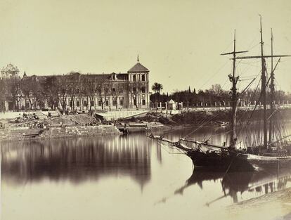 Vista del palacio de San Telmo, en Sevilla, desde el río Guadalquivir.