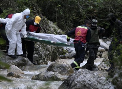 Los cadáveres aparecieron en una zona rural del Estado de Nuevo León, azotado por la violencia y el narcotráfico