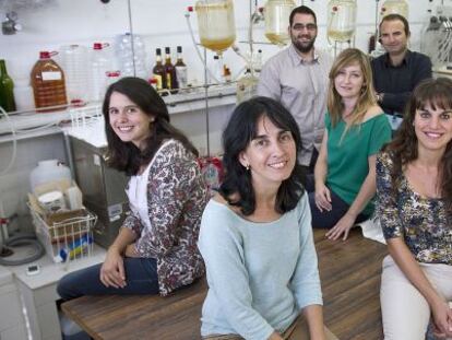 Equipo del laboratorio de Tecnolog&iacute;a de Alimentos, en C&aacute;diz.