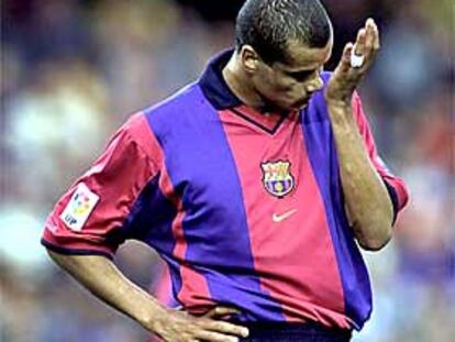 Rivaldo, con gesto contrariado, en un partido con el Barcelona.