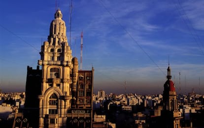 La luz del atardecer ilumina el Palacio Barolo.