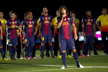 Puyol se dirige a los asistentes presentes en el estadio azulgrana.