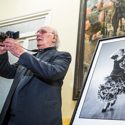 DVD 1055 (26-05-21) Carlos Saura, por el lanzamiento de una edición limitada de fotos suyas a Lola Flores, en el círculo de Bellas Artes, Madrid. Foto Samuel Sánchez