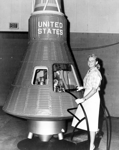 En 1960, un grupo de trece mujeres se estuvo examinando para demostrar su capacidad física para viajar al espacio. A pesar de que las Mercury 13 pasaron las pruebas con nota (Jerrie Cobb en la imagen), las autoridades estadounidenses no quisieron contar con mujeres hasta que a finales de los 1970 las aceptaron por primera vez en una promoción.