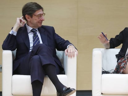José Ignacio Goirigolzarri, presidente de Bankia, junta a y Margarita Delgado, subgobernadora del Banco de España