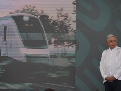  Andrés Manuel López Obrador, presidente de México, ha inaugurado el tramo Campeche-Cancún del Tren Maya, el proyecto estrella de su Gobierno. En la imagen, el presdiente ofrece una conferencia en la estación San Francisco, en Campeche, este viernes.
