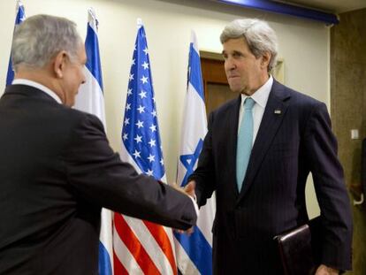 John Kerry e Benjamin Netanyahu em Jerusalém.