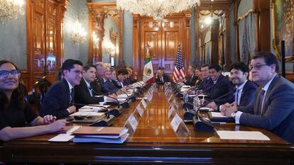 Los equipos de trabajo de López Obrador y Elizabeth Sherwood-Randall, asesora de Seguridad Nacional de la Administración de Biden, reunidos el 30 de mayo en Palacio Nacional.