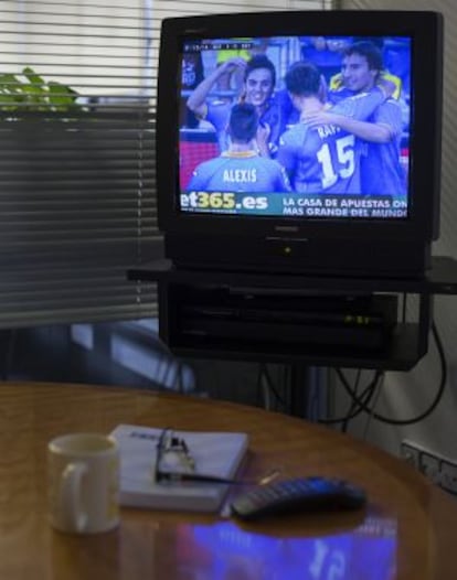 Anuncio de apuestas durante un partido de fútbol.
